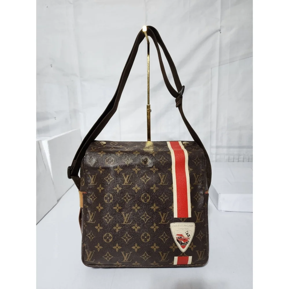 LOUIS VUITTON Monogram Canvas Naviglio Messenger/Crossbody Bag Brown